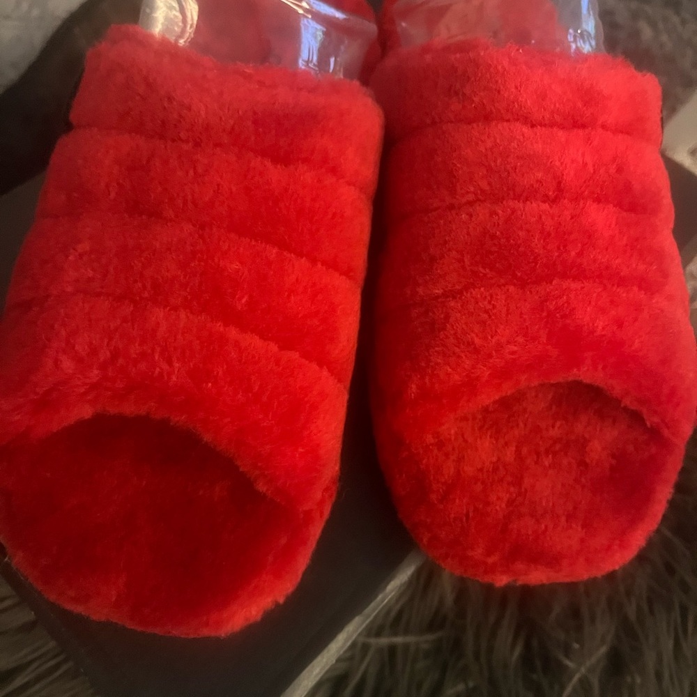 UGG Red Men’s Fluff You slippers . Comfy , warm and stylish . - Picture 2 of 10